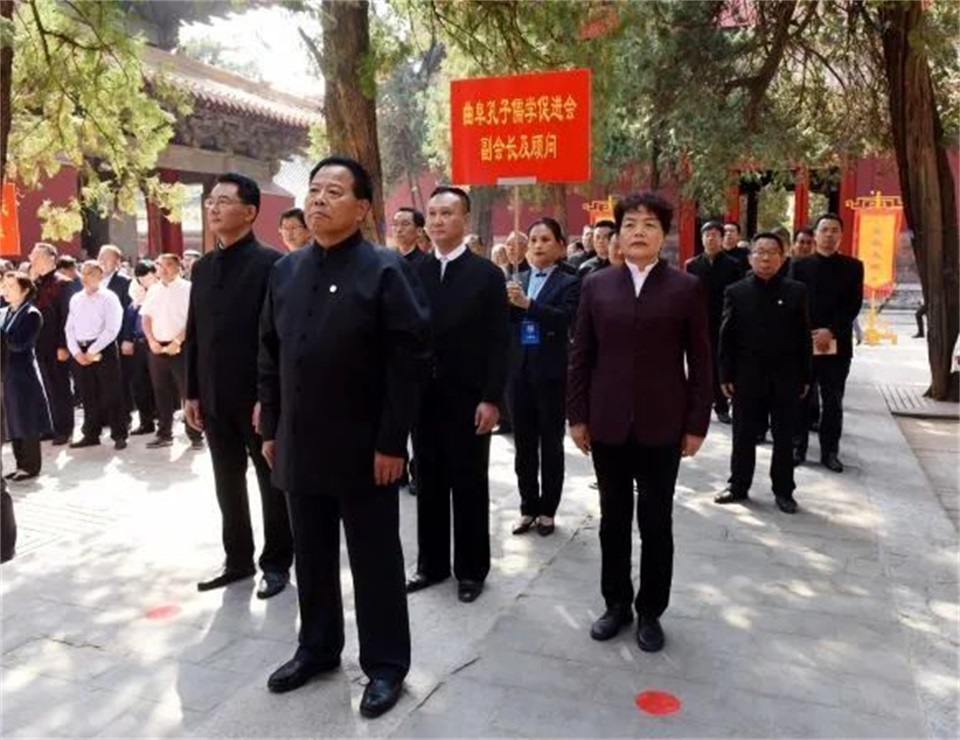 曲阜家祭2.jpg 曲阜家祭2.jpg