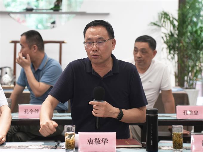 衷敬华.jpg 衷敬华.jpg